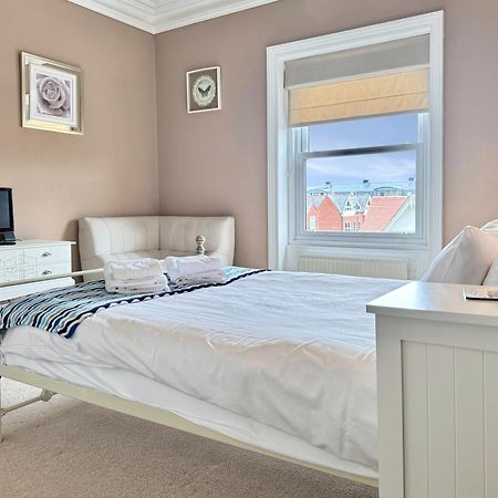 Apartment Victoria With Free Parking Scarborough Exteriör bild