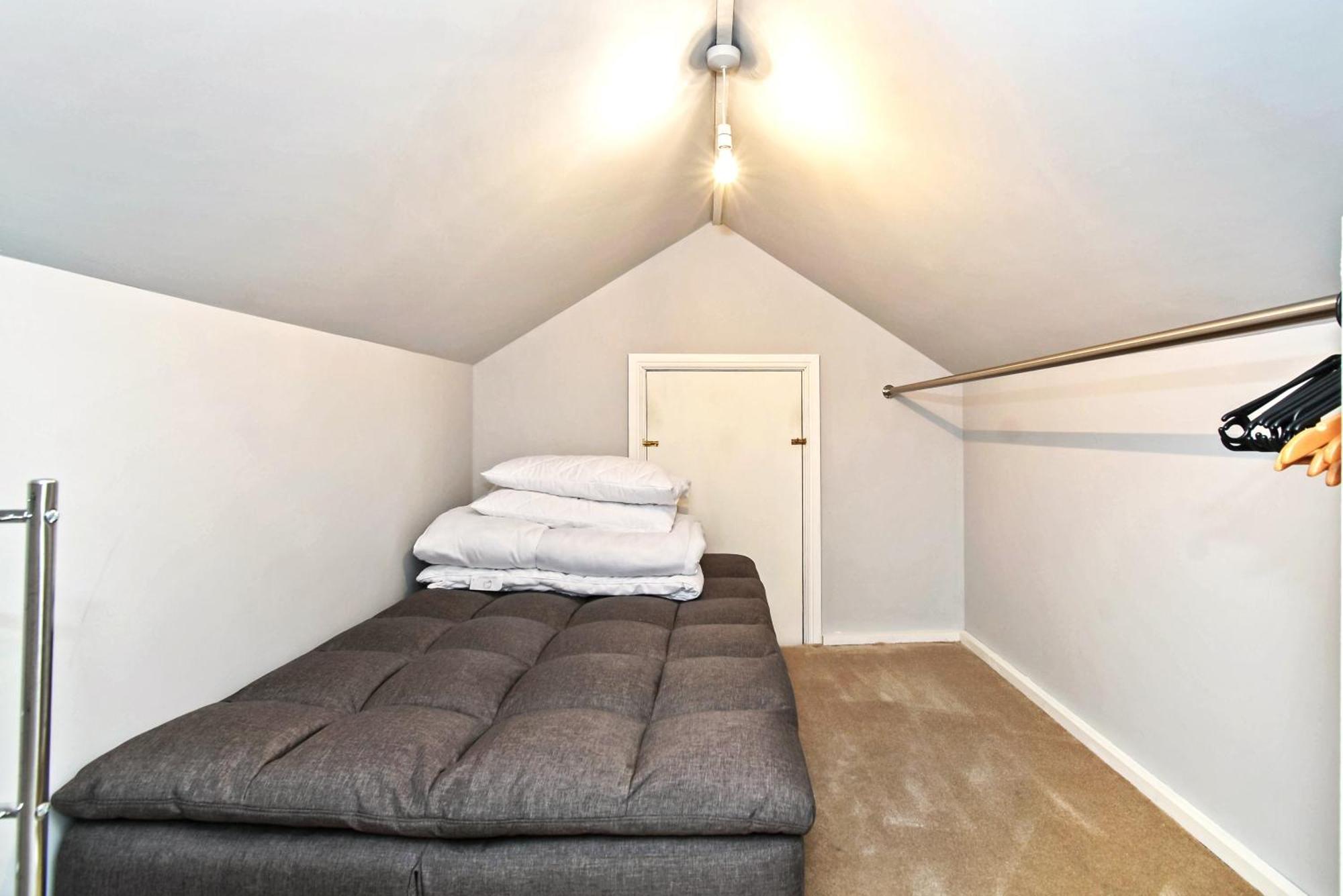 Apartment Victoria With Free Parking Scarborough Exteriör bild