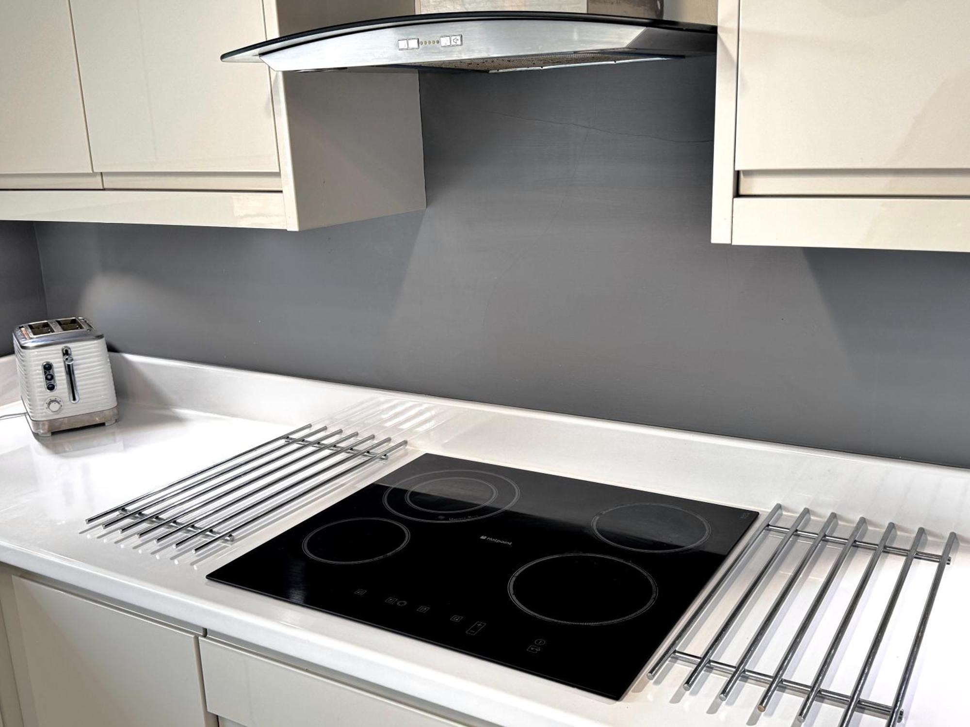 Apartment Victoria With Free Parking Scarborough Exteriör bild