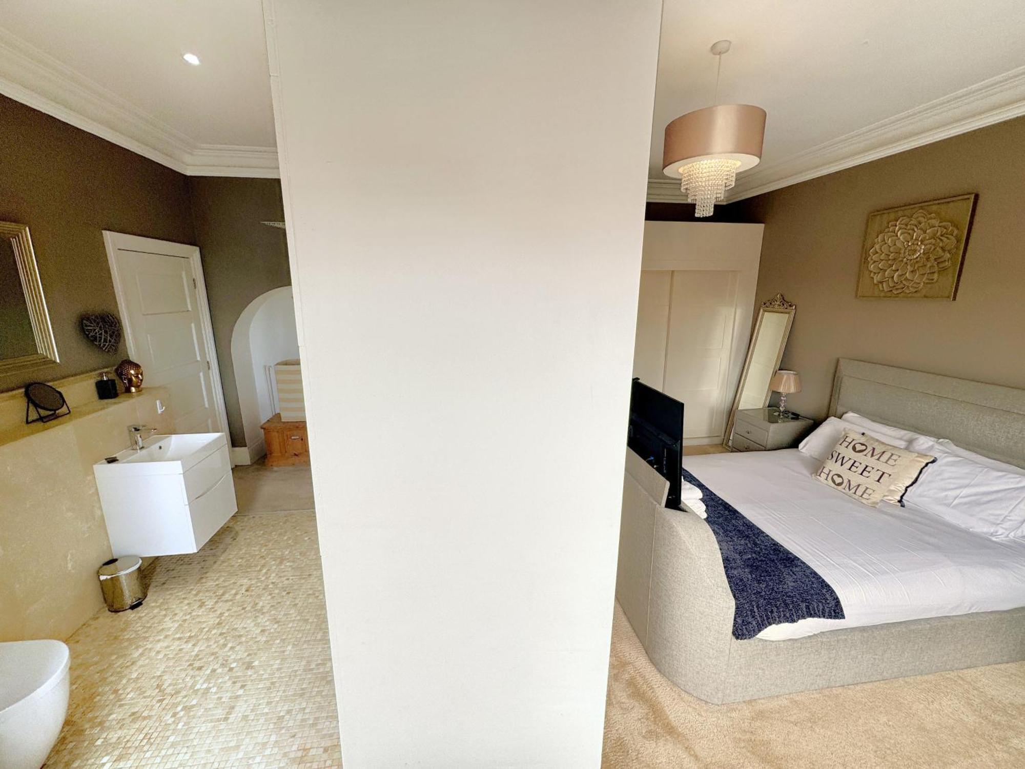 Apartment Victoria With Free Parking Scarborough Exteriör bild