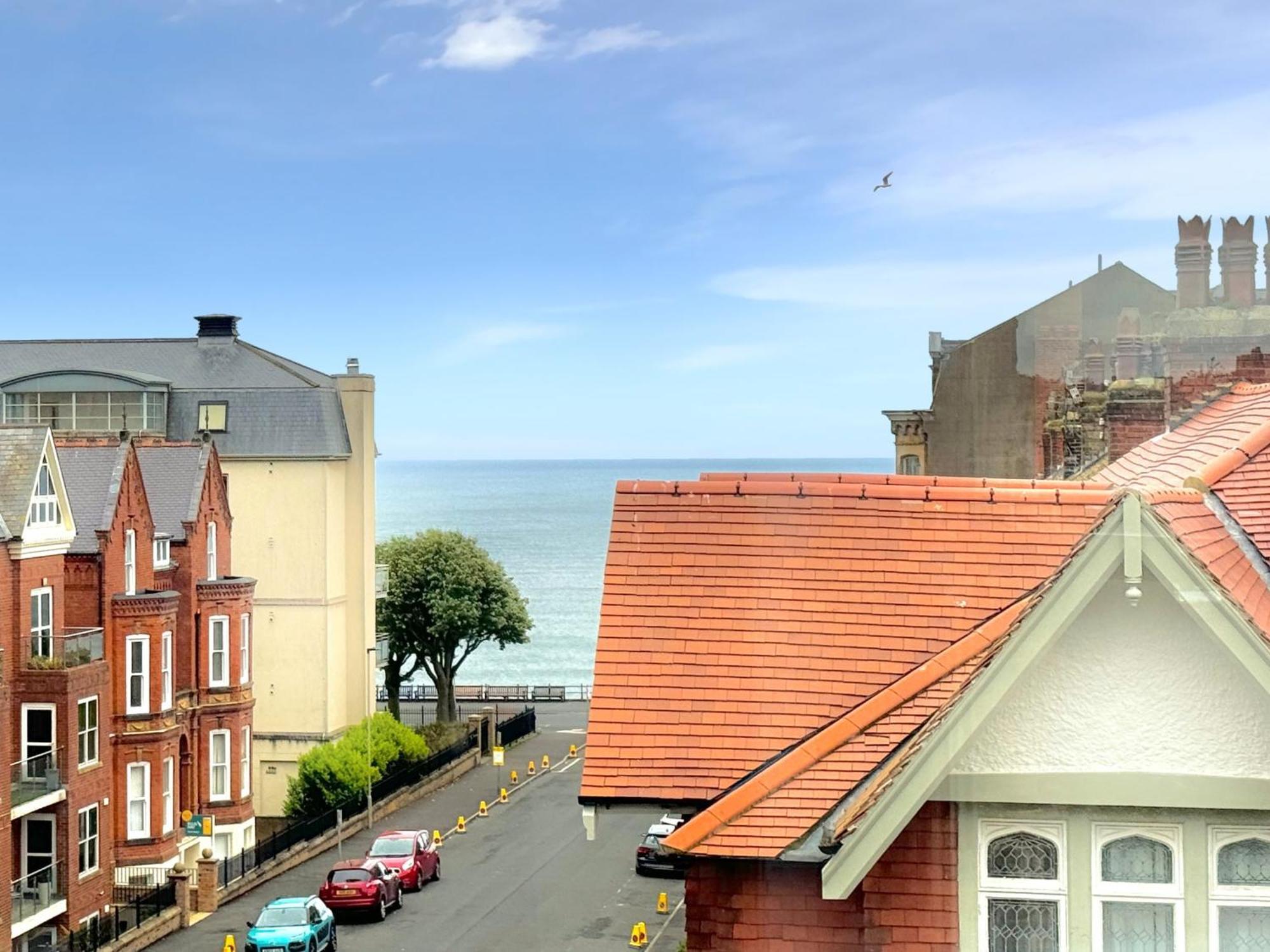 Apartment Victoria With Free Parking Scarborough Exteriör bild
